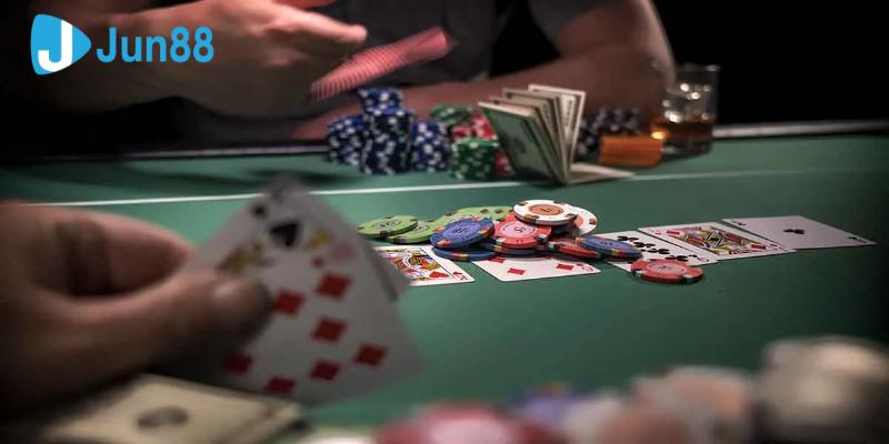 Hướng dẫn luật chơi bài poker qua từng vòng cụ thể